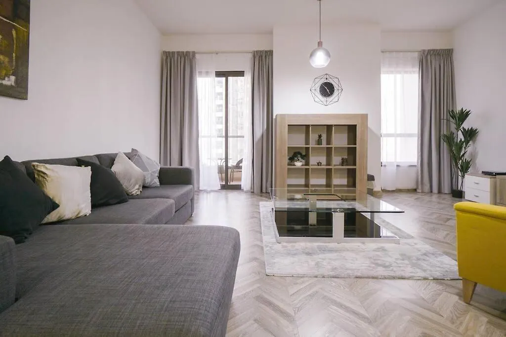 Stonetree - Furnished 1Br Apartment Near The Beach Dubai