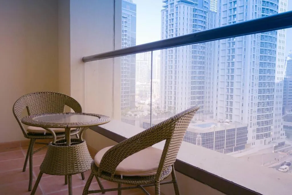 Stonetree - Furnished 1Br Apartment Near The Beach 두바이